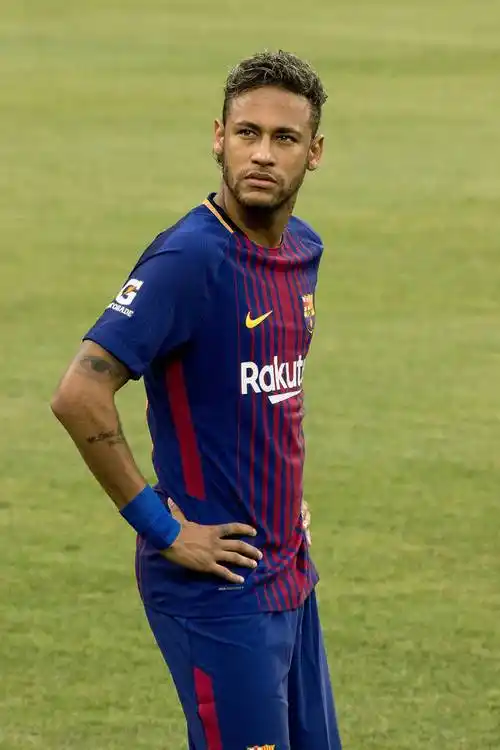 罗马诺：为完成转会，谢什科和经纪人都放弃了部分收入.